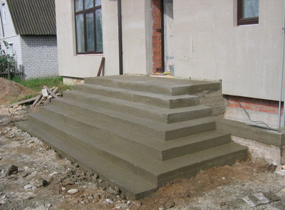 Заливка лестницы бетоном
